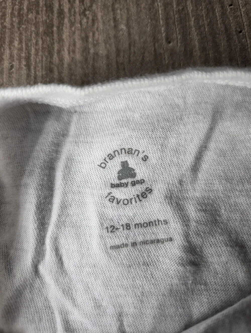 baby gap brannan's favorites kids long-sleeve logo tee in white size 12-18m euc